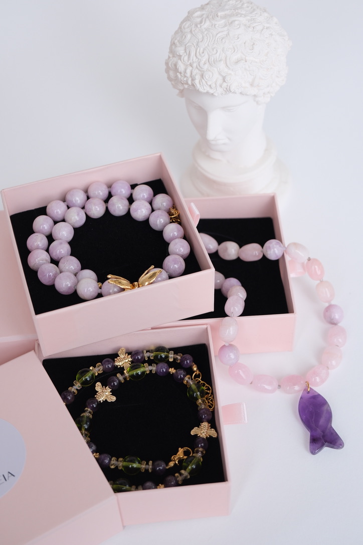Atelier Myrleia jewelry making